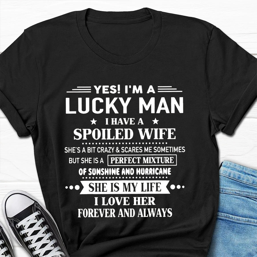 Oui, je suis un homme chanceux imprimé t-shirt avec slogan pour hommes