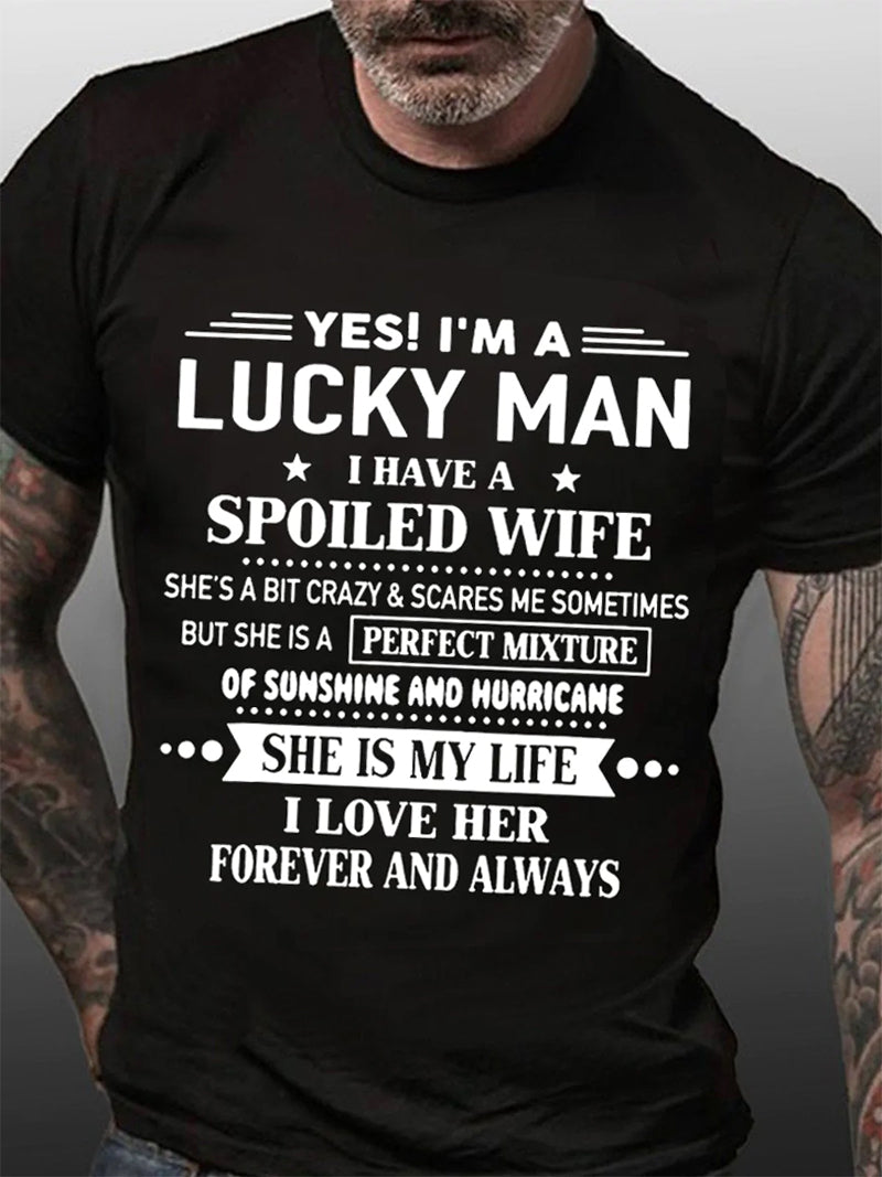 Oui, je suis un homme chanceux imprimé t-shirt avec slogan pour hommes