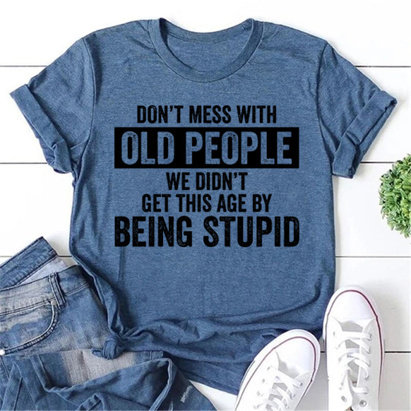 Ne plaisantez pas avec les personnes âgées, t-shirt avec slogan imprimé pour femmes