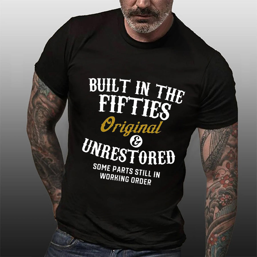 T-shirt avec slogan imprimé pour hommes construit dans les années 50
