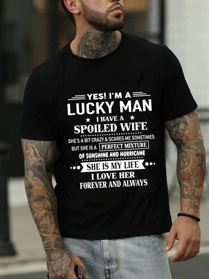 Oui, je suis un homme chanceux imprimé t-shirt avec slogan pour hommes
