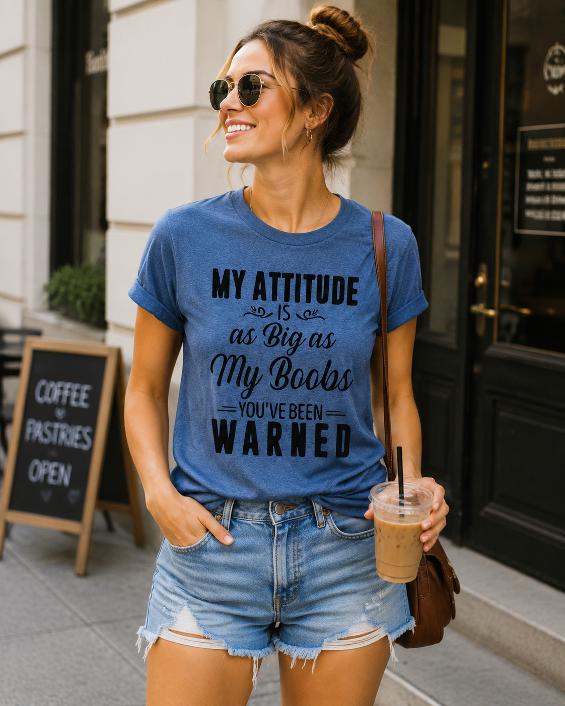 T-shirt avec slogan imprimé Mon attitude aussi grande que mes seins 
