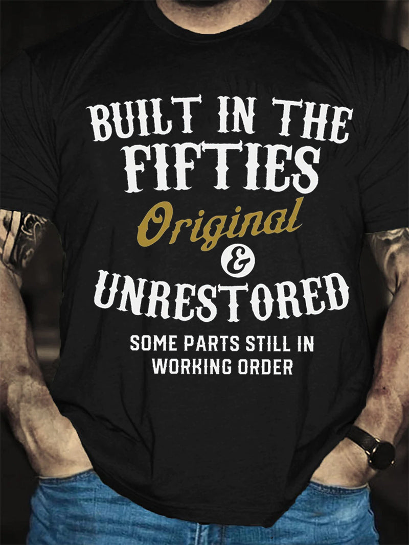 T-shirt avec slogan imprimé pour hommes construit dans les années 50