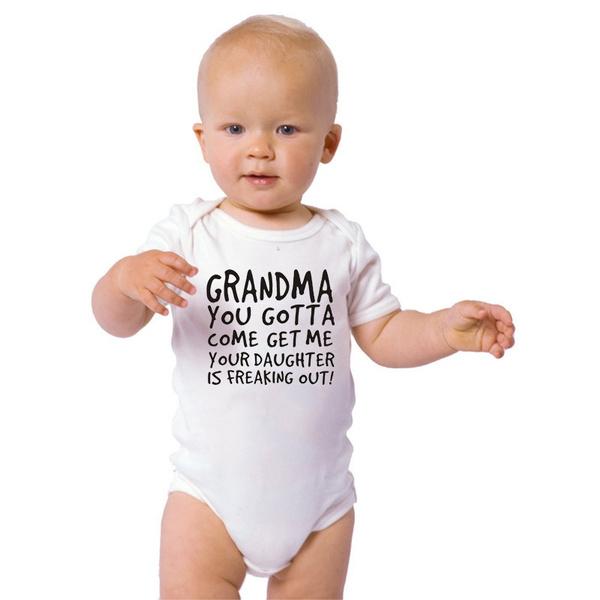 Grand-mère, tu dois venir me chercher, barboteuse pour bébé avec lettres imprimées