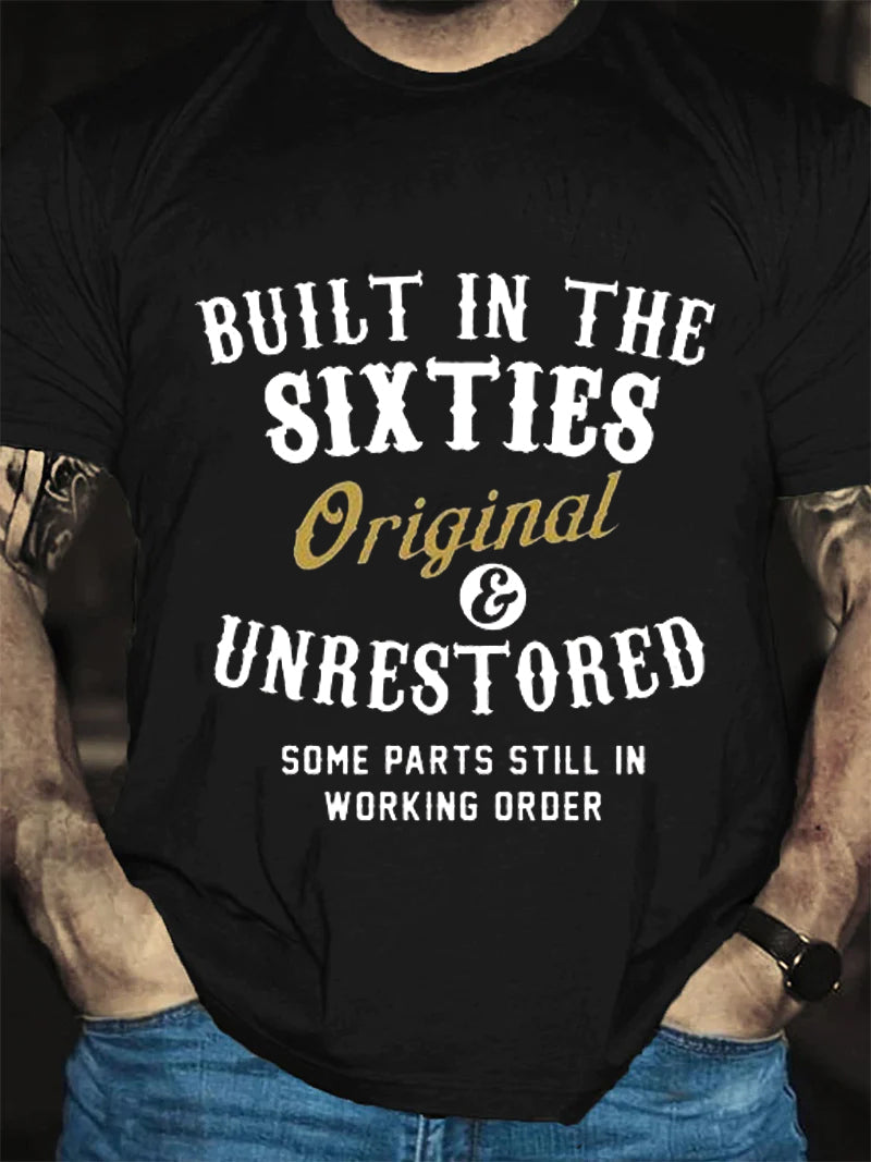 T-shirt avec slogan imprimé pour hommes construit dans les années 60 