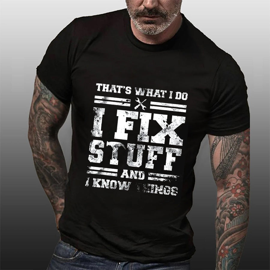 C'est ce que je fais, je répare des trucs et je sais des choses drôle disant T-shirt à manches courtes et col rond 