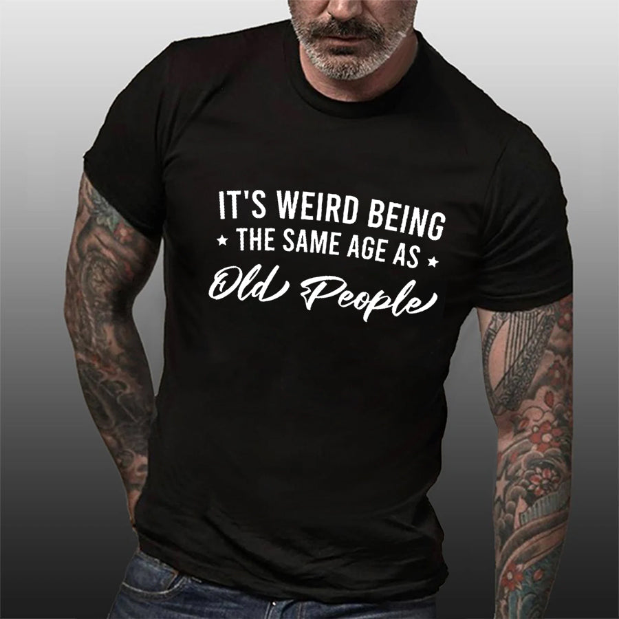 C'est bizarre d'avoir le même âge que les personnes âgées, T-Shirt avec slogan imprimé pour femmes 