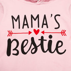 Ensemble 2 pièces à capuche imprimé avec lettres « MAMA'S BESTIE » et pantalon camouflage pour bébé