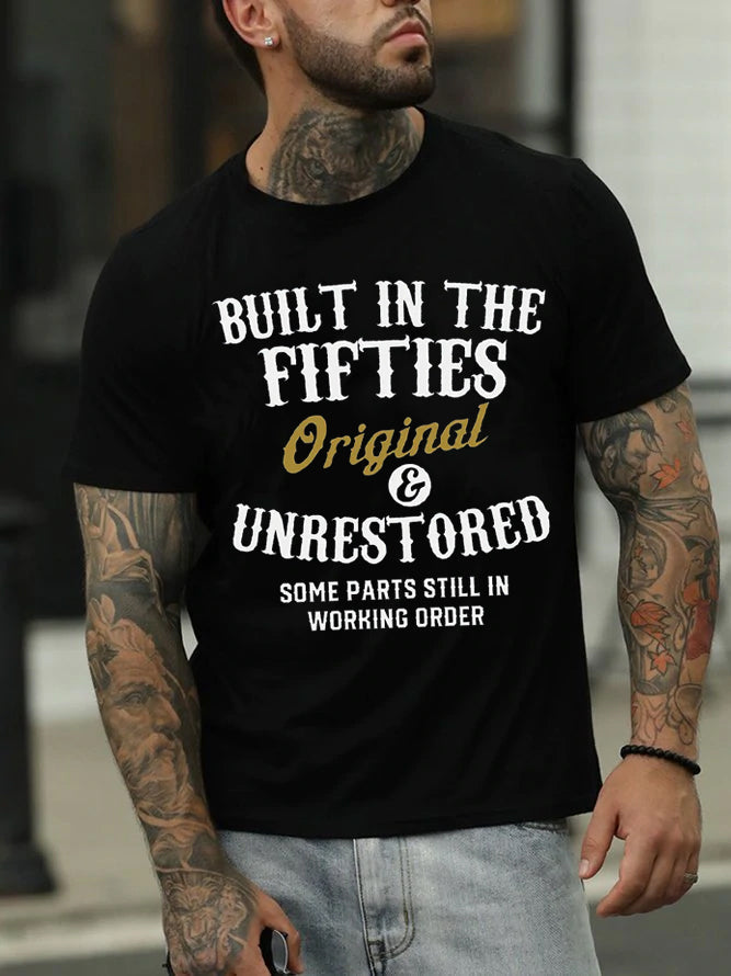 T-shirt avec slogan imprimé pour hommes construit dans les années 50