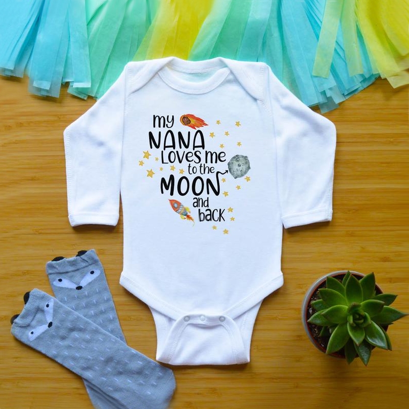 "Ma NANA m'aime jusqu'au MooN et retour" Barboteuse pour bébé imprimée avec lettres de fusée de dessin animé